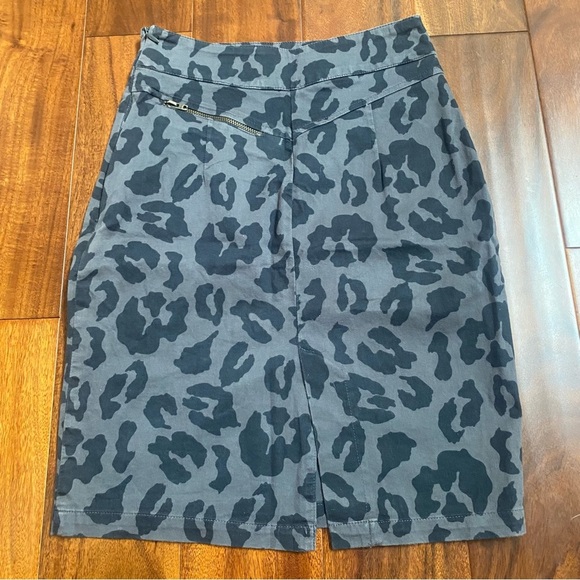 H&M Gray Leopard Print Pencil Skirt - Picture 3 of 5